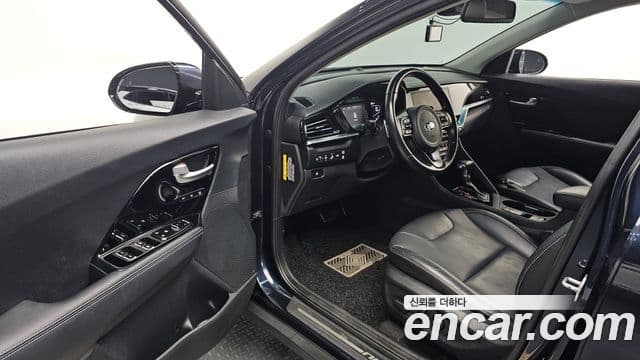 Kia Niro 2019 — Фото 10/20