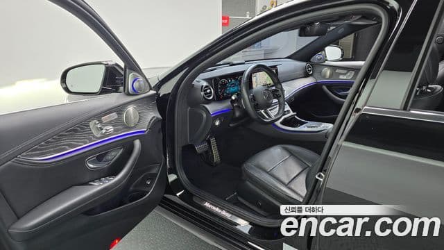 Mercedes-Benz E-Class 2022 — Фото 10/20
