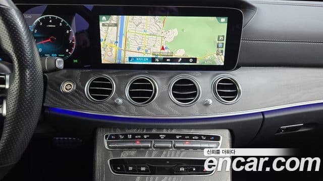 Mercedes-Benz E-Class 2022 — Фото 18/20