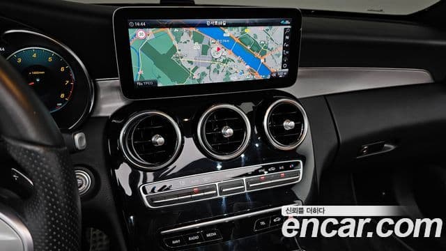 Mercedes-Benz C-Class 2020 — ფოტო 14/20