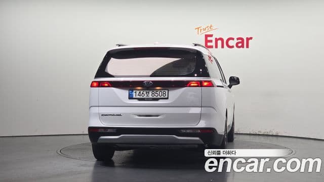 Kia Carnival 2021 — ფოტო 4/20