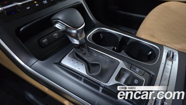 Kia Carnival 2021 — ფოტო 9/20
