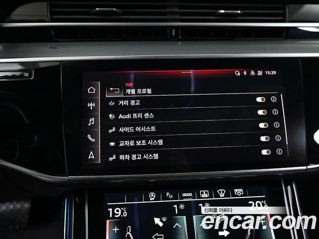 Audi A8 2021 — Şəkil 17/20