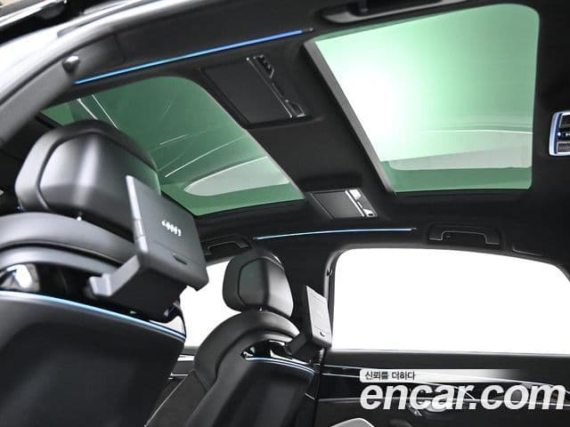 Audi A8 2021 — Фото 19/20