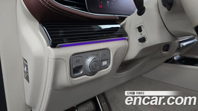 Mercedes-Benz GLS-Class 2023 — ფოტო 28/35