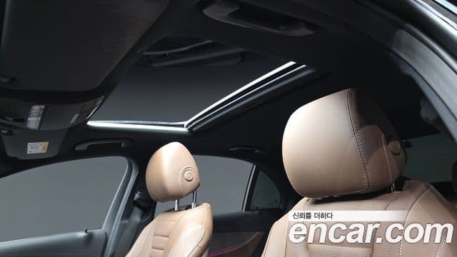 Mercedes-Benz E-Class 2022 — Şəkil 19/20