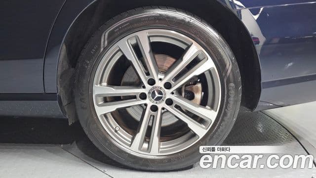 Mercedes-Benz E-Class 2022 — Photo 22/30