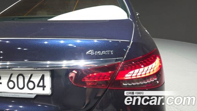 Mercedes-Benz E-Class 2022 — Photo 20/30