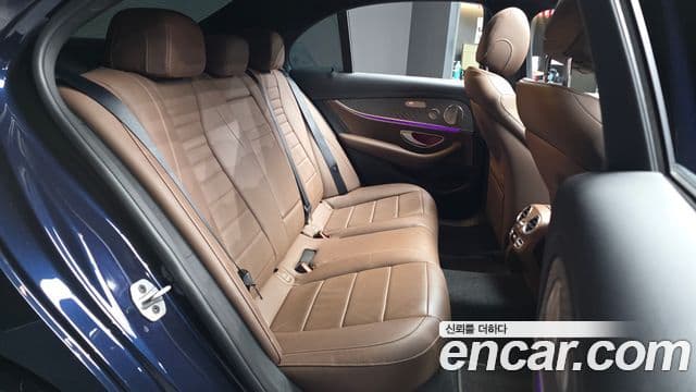 Mercedes-Benz E-Class 2022 — Photo 3/30