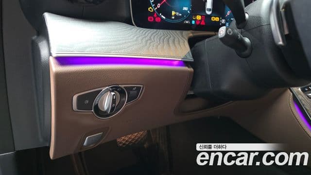 Mercedes-Benz E-Class 2022 — Photo 5/30