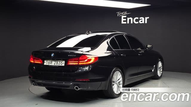 BMW 5 Series 2018 — ფოტო 2/20
