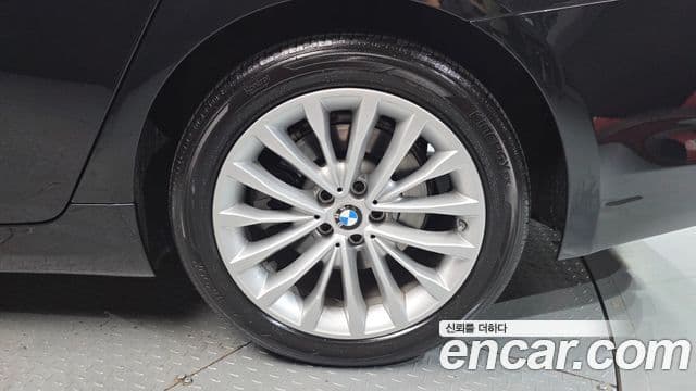 BMW 5 Series 2018 — ფოტო 5/20