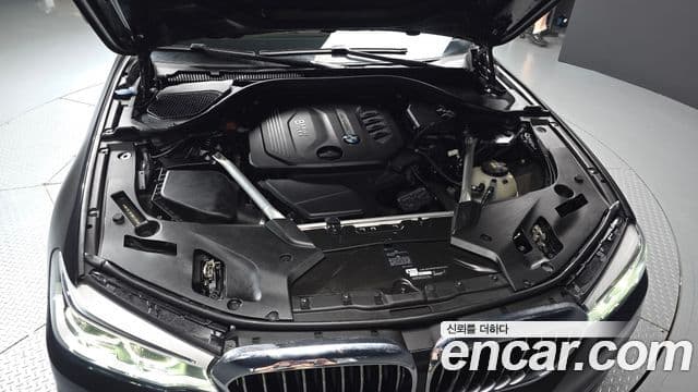 BMW 5 Series 2018 — ფოტო 6/20