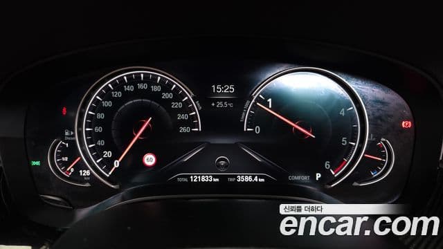 BMW 5 Series 2018 — ფოტო 8/20