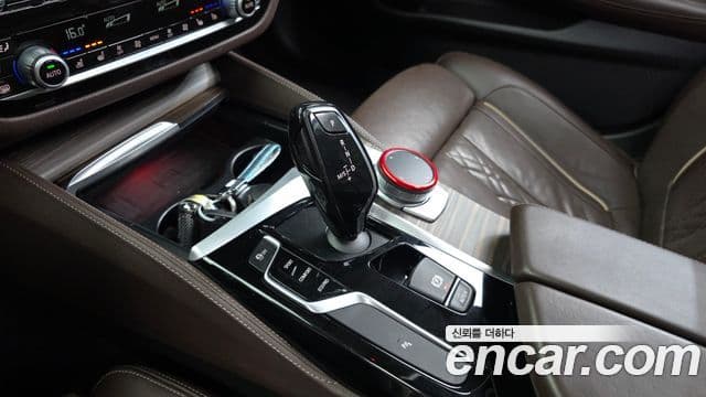 BMW 5 Series 2018 — ფოტო 9/20