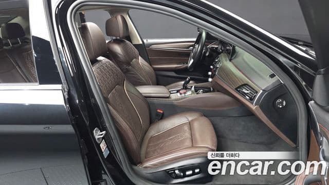 BMW 5 Series 2018 — ფოტო 11/20