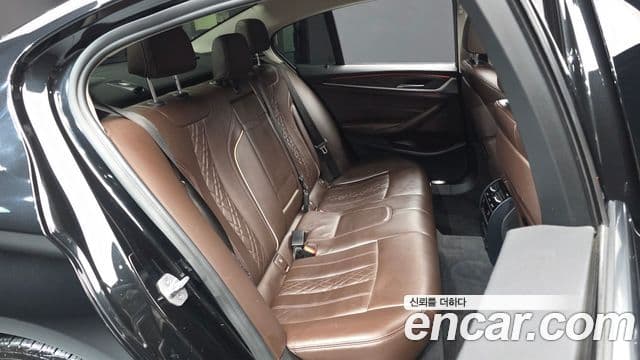 BMW 5 Series 2018 — ფოტო 12/20