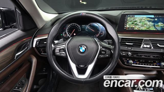 BMW 5 Series 2018 — ფოტო 13/20