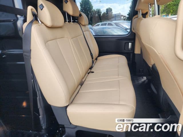 Hyundai Staria 2024 — ფოტო 19/20
