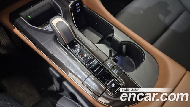 Toyota Crown Crossover 2024 — Şəkil 7/17