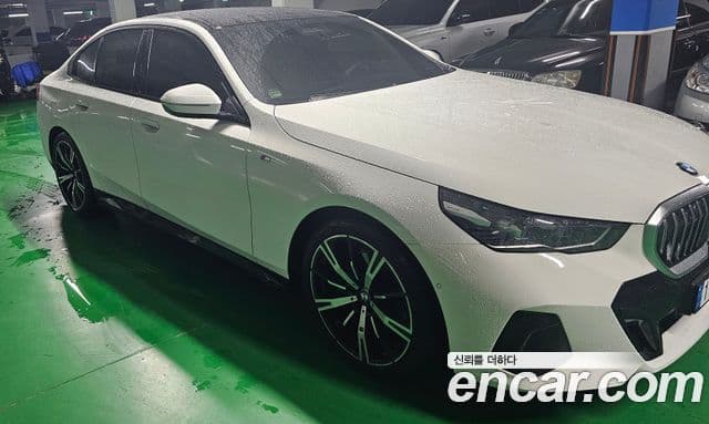 BMW 5 Series 2024 — ფოტო 1/8