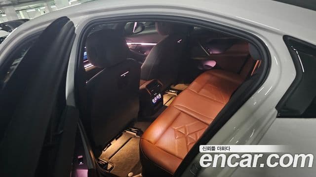 BMW 5 Series 2024 — ფოტო 7/8