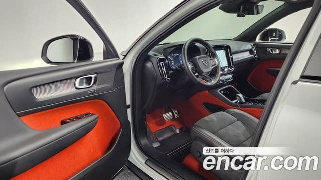 Volvo XC40 2020 — Şəkil 10/20