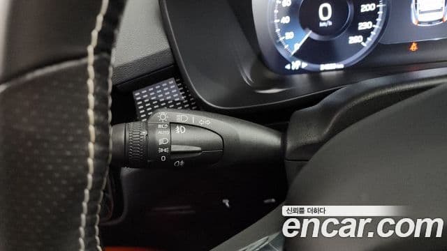 Volvo XC40 2020 — Şəkil 15/20