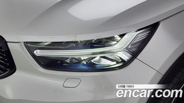 Volvo XC40 2020 — Photo 8/32