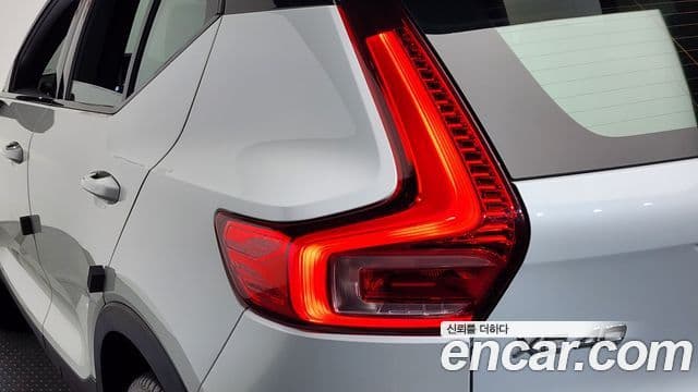 Volvo XC40 2020 — Photo 14/32