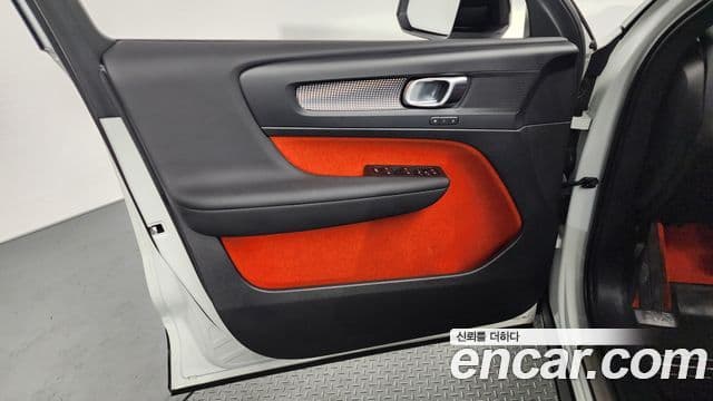 Volvo XC40 2020 — Photo 7/32