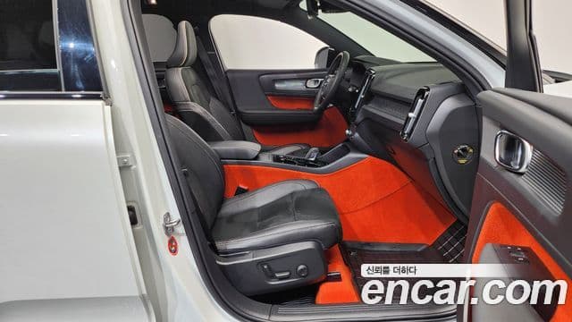Volvo XC40 2020 — Photo 12/32
