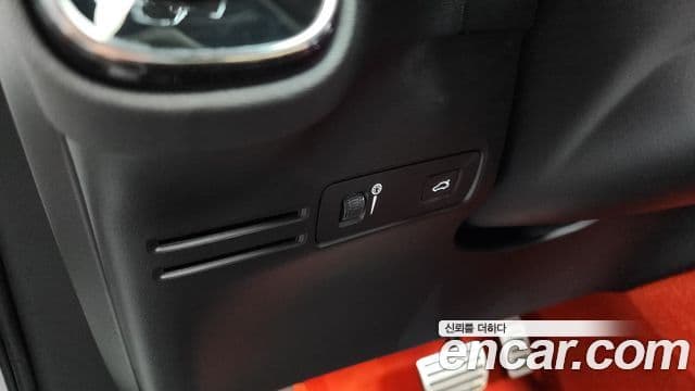 Volvo XC40 2020 — Photo 3/32