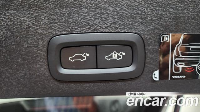Volvo XC40 2020 — Photo 4/32