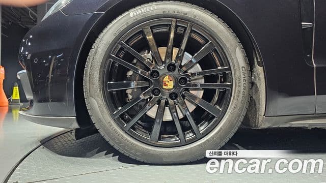 Porsche Panamera 2018 — Фото 5/20