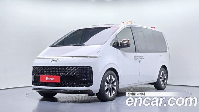 Hyundai Staria 2025 — Фото 1/20