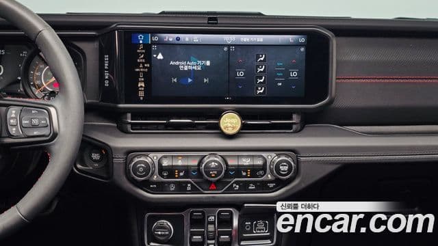 Jeep Wrangler 2024 — ფოტო 13/20
