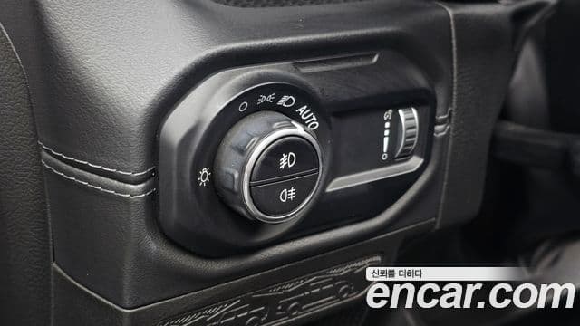 Jeep Wrangler 2024 — ფოტო 17/20