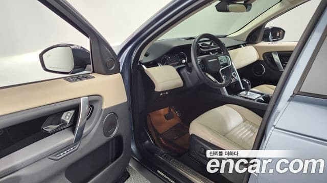 Land Rover Discovery Sport 2023 — Фото 9/20