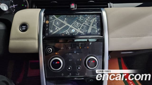 Land Rover Discovery Sport 2023 — Фото 13/20