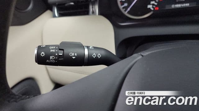 Land Rover Discovery Sport 2023 — Фото 17/20