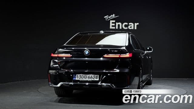 BMW 7 Series 2023 — Photo 19/20