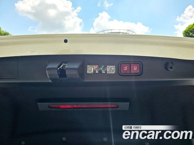 Mercedes-Benz E-Class 2025 — ფოტო 8/20