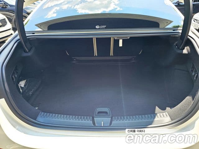 Mercedes-Benz E-Class 2025 — ფოტო 13/20