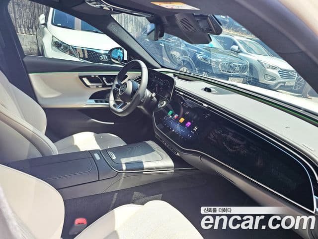 Mercedes-Benz E-Class 2025 — ფოტო 17/20