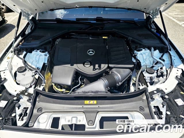 Mercedes-Benz E-Class 2025 — ფოტო 19/20