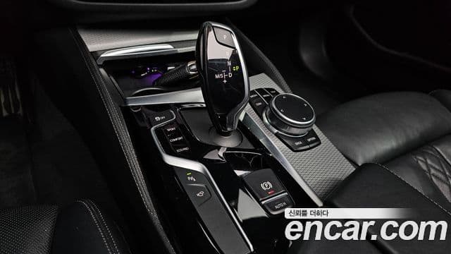 BMW 5 Series 2019 — Şəkil 9/20