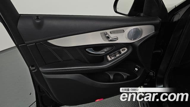 Mercedes-Benz GLC-Class 2018 — Şəkil 26/30