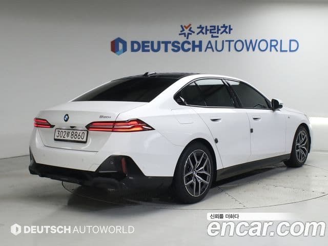 BMW 5 Series 2023 — ფოტო 1/20