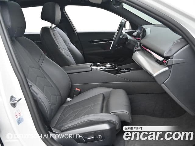 BMW 5 Series 2023 — ფოტო 9/20